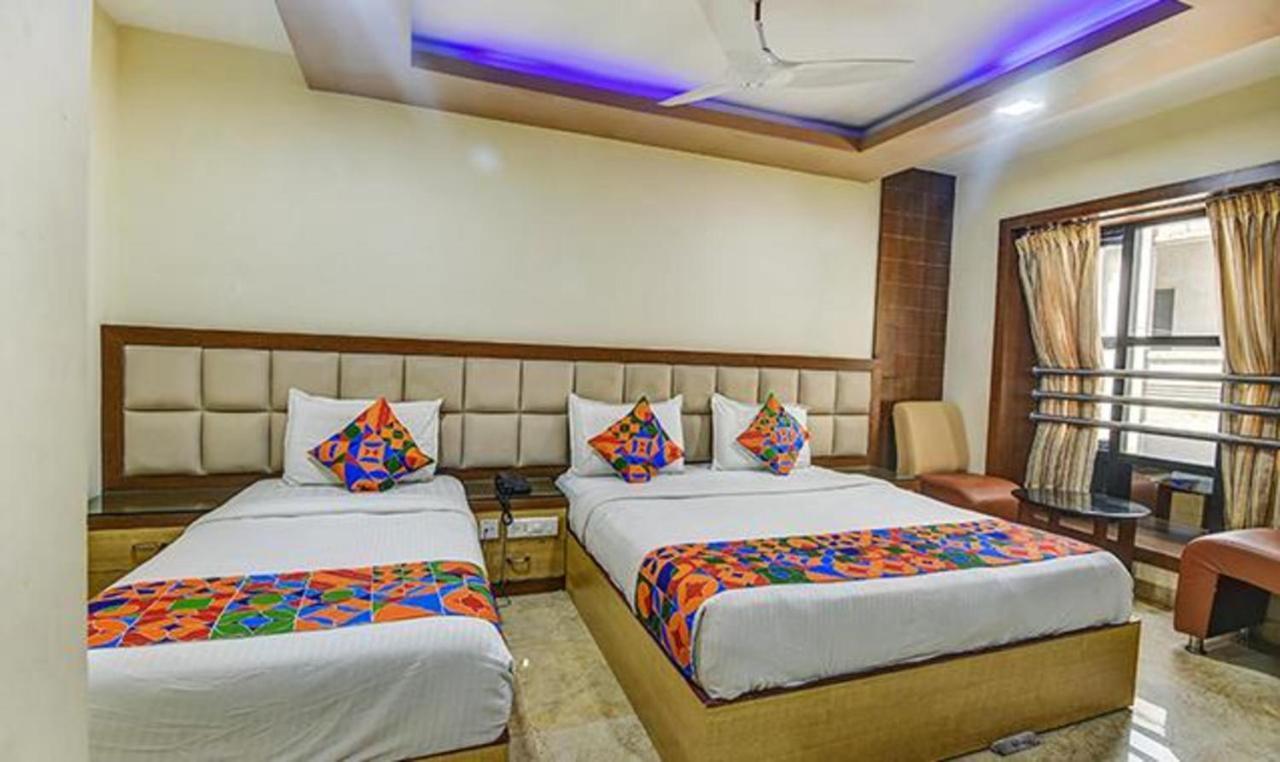 Fabhotel Central Palace Ченай Екстериор снимка