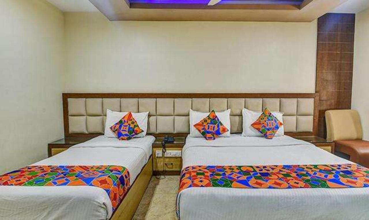 Fabhotel Central Palace Ченай Екстериор снимка