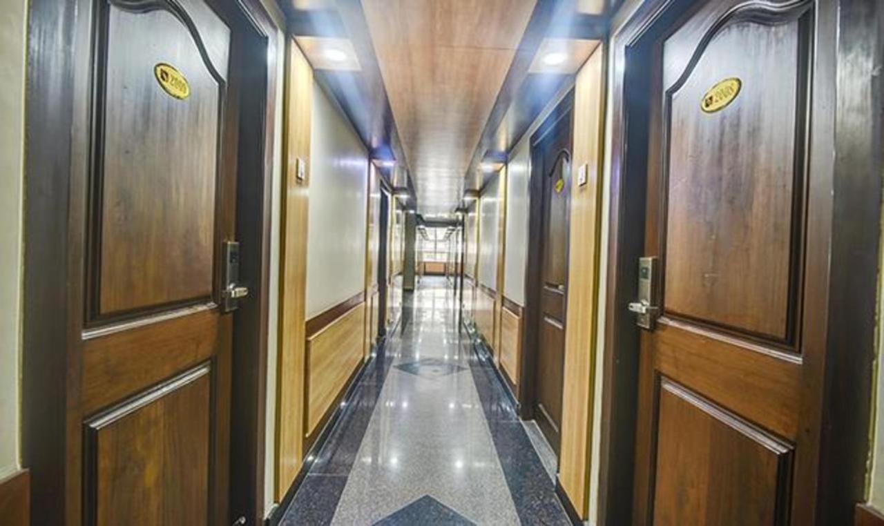 Fabhotel Central Palace Ченай Екстериор снимка